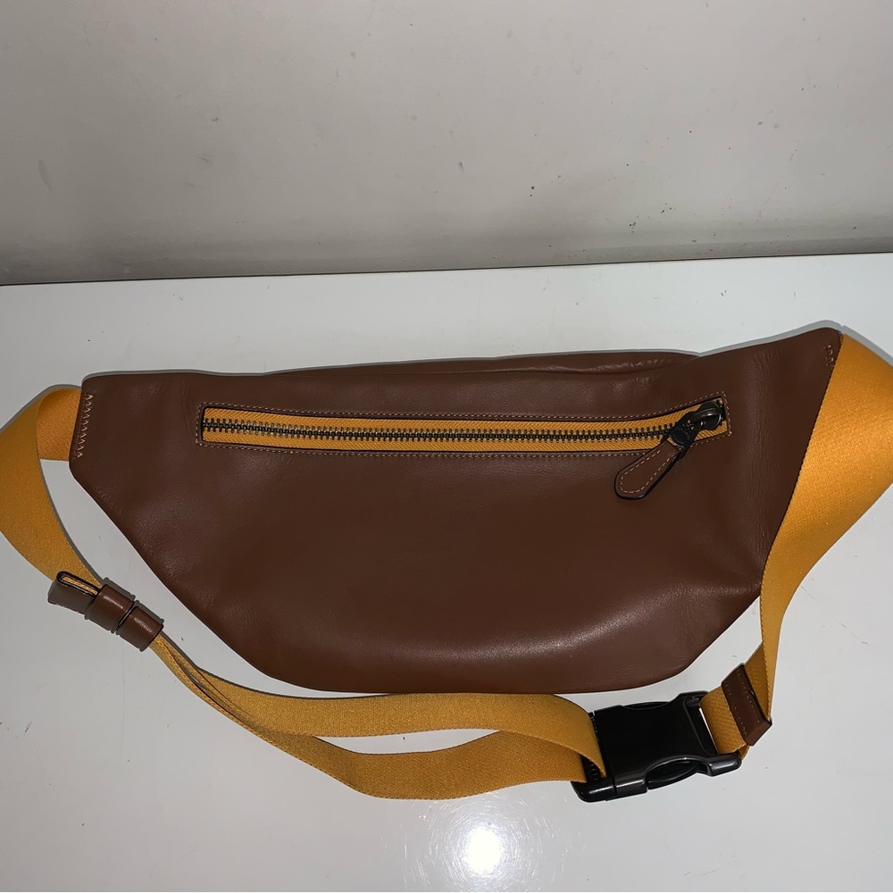Coach Pride Track Belt Bag In Rainbow Signature Canvas! Like new ! - Picture 2 of 12